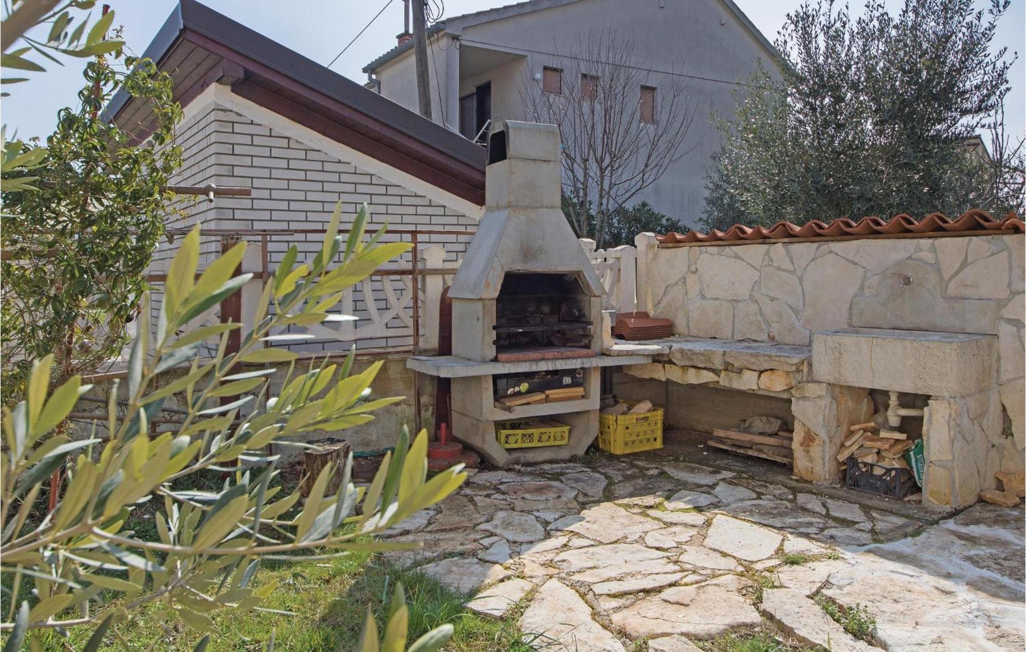 Awesome Apartment In Fazana With Wifi Exterior photo